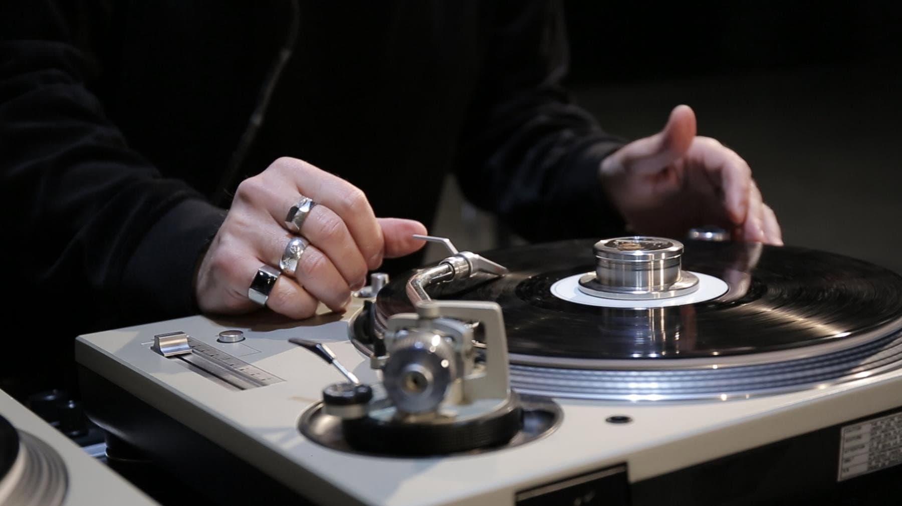 Vinylholic: Because Vinyl Loves Music
