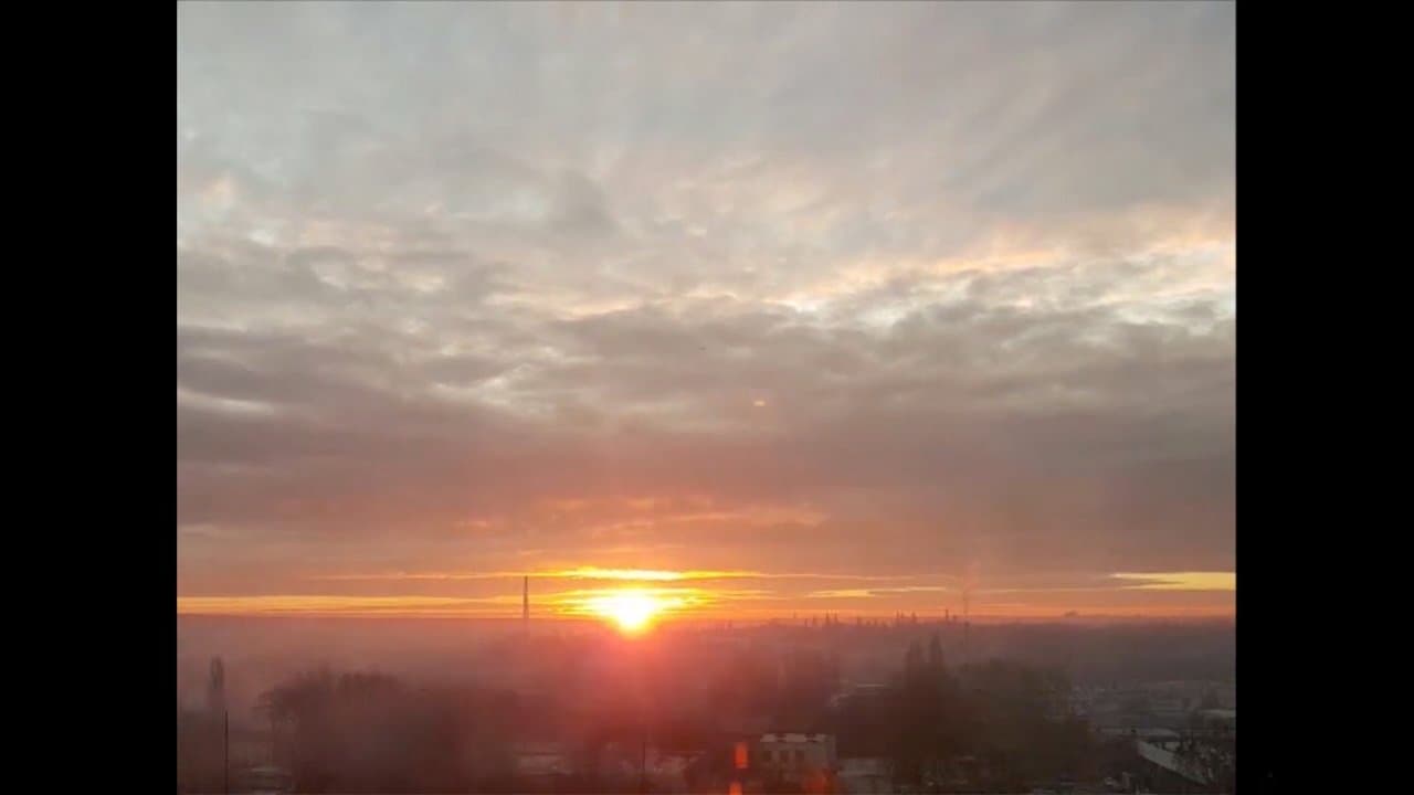 Între Minciună și Adevăr