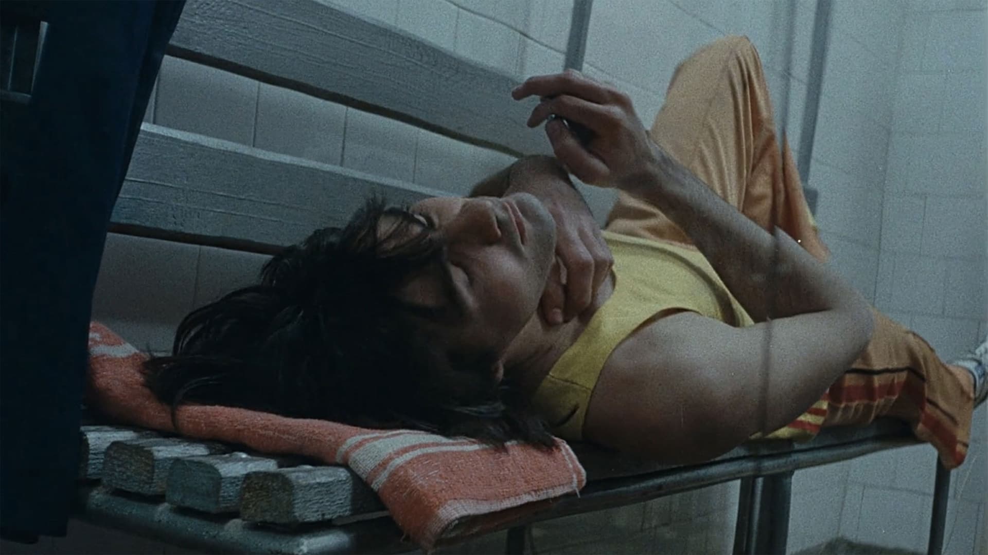 Aur cât un nasture pe piept