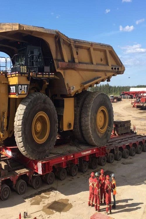 Der 300 Tonnen Laster - Ein Caterpillar wird ausgeliefert