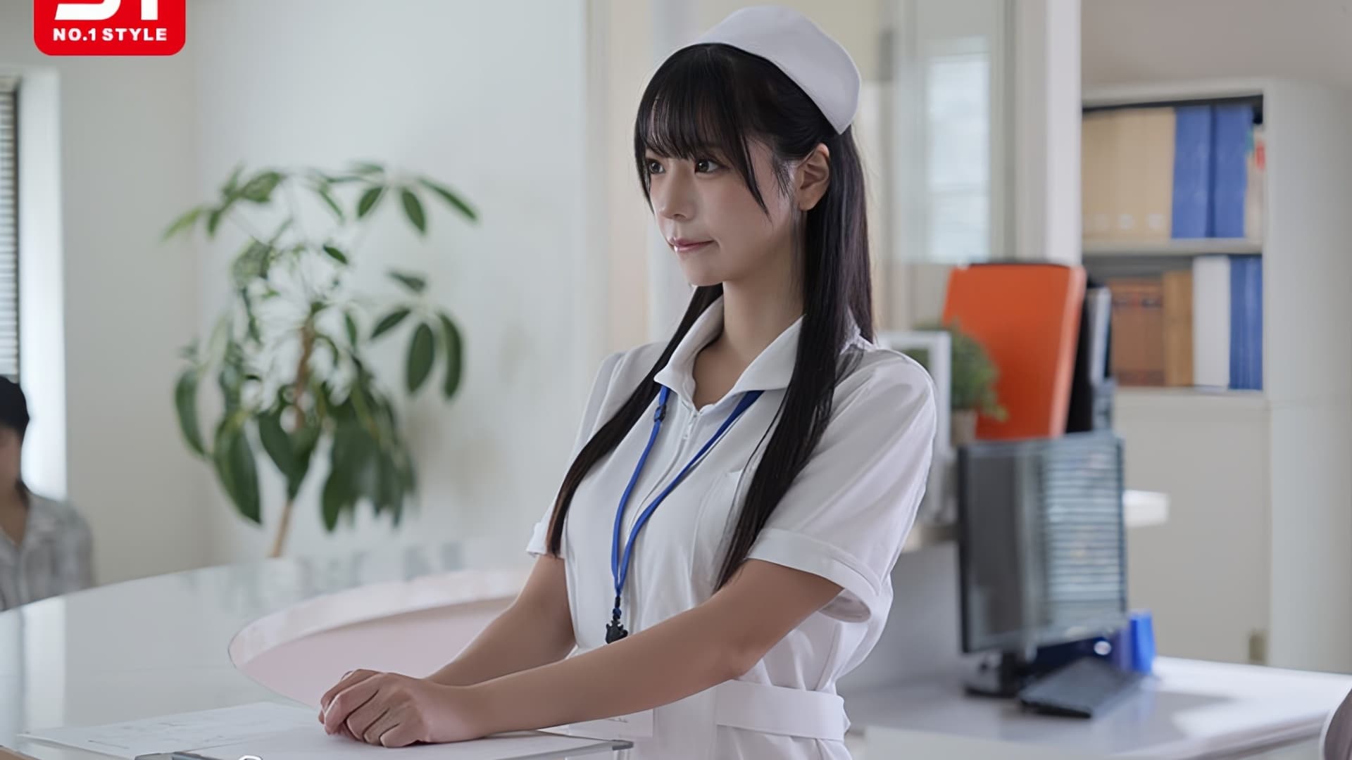 布団の中で患者には逆らわない従順ナースさんに射精まで世話させた