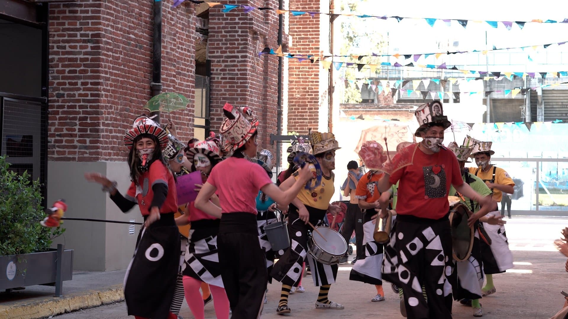 Debajo de Esas Galeras
