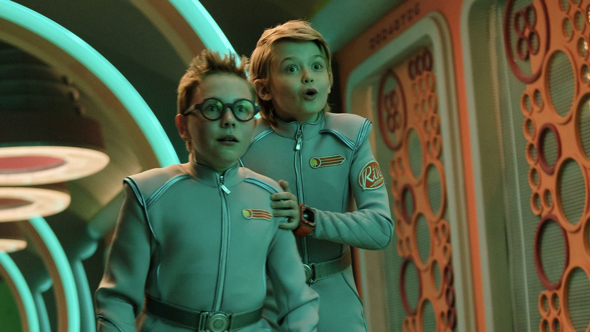 Смешарики: Сквозь вселенные