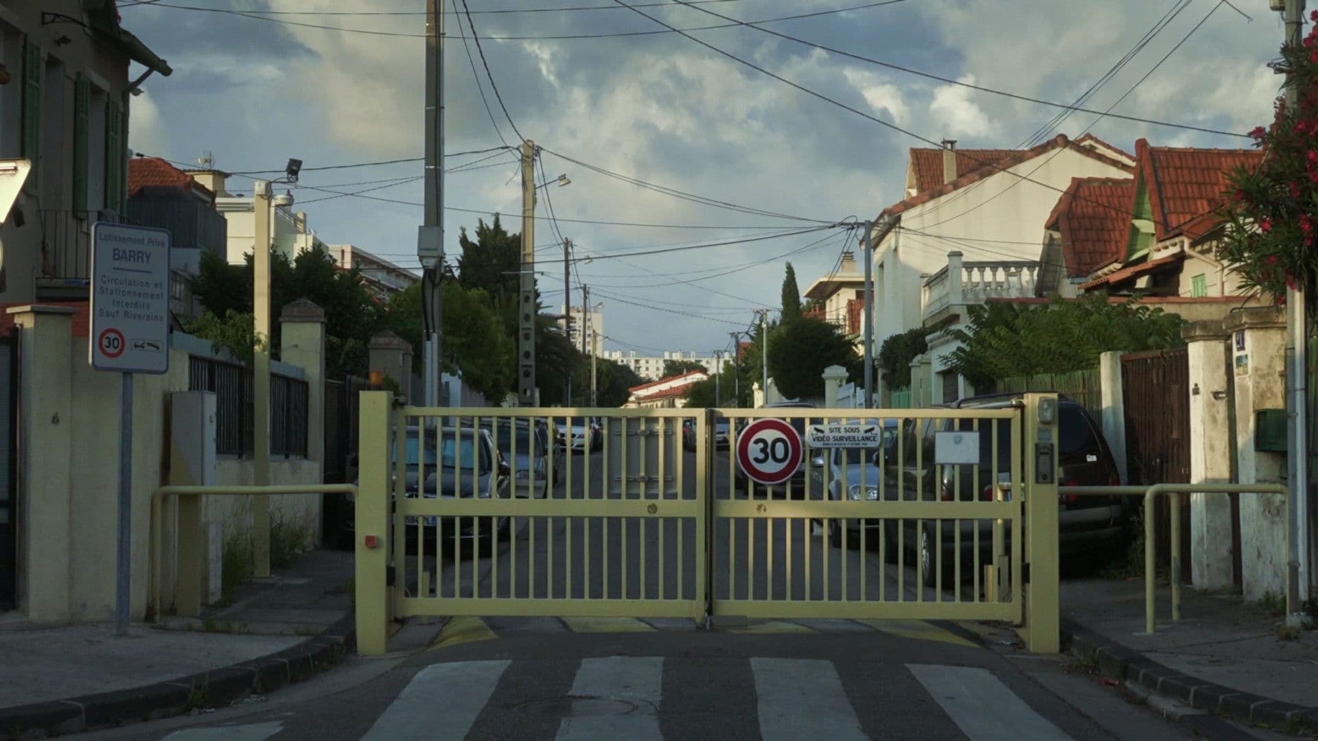 EN REMONTANT LES MURS