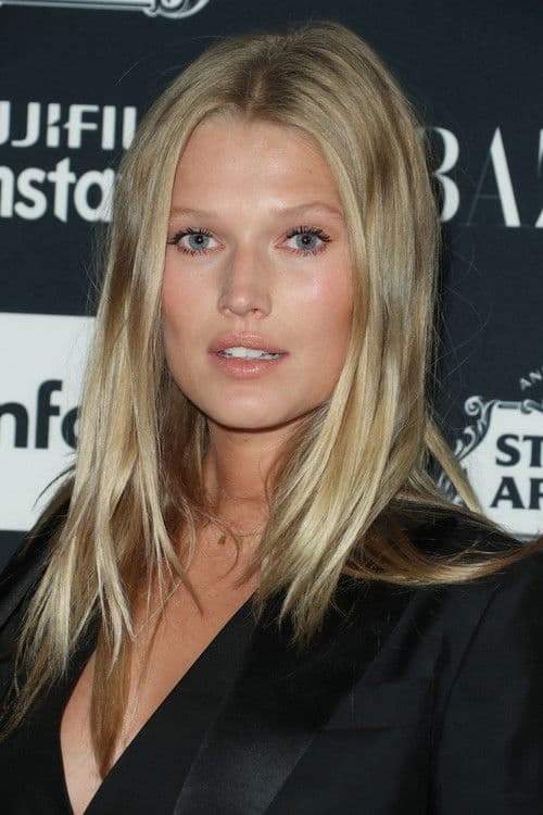 Toni Garrn profile photo