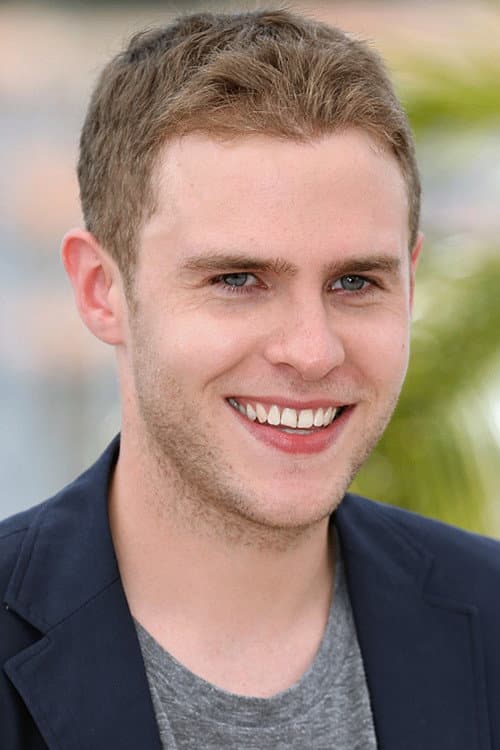 Iain De Caestecker profile photo