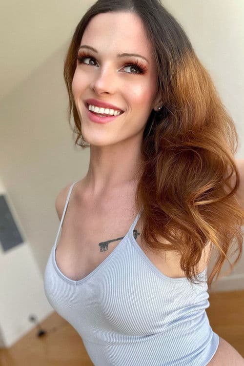 Carrie Emberlyn profile photo