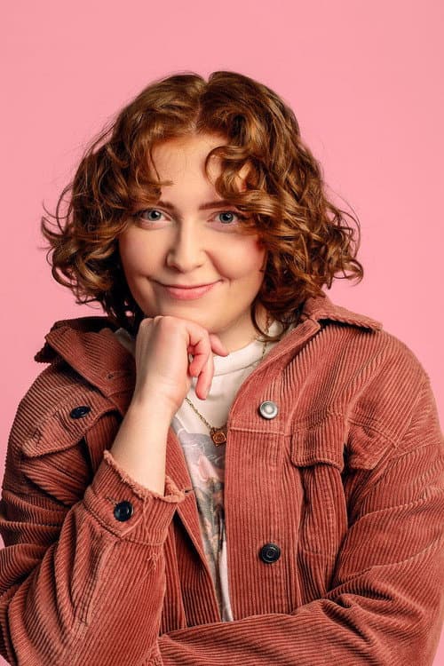 Alice Oseman profile photo