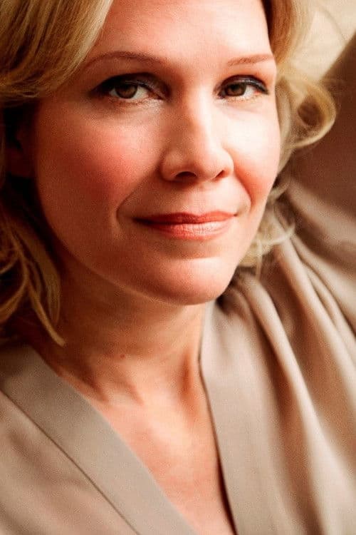 Stevie Holland profile photo