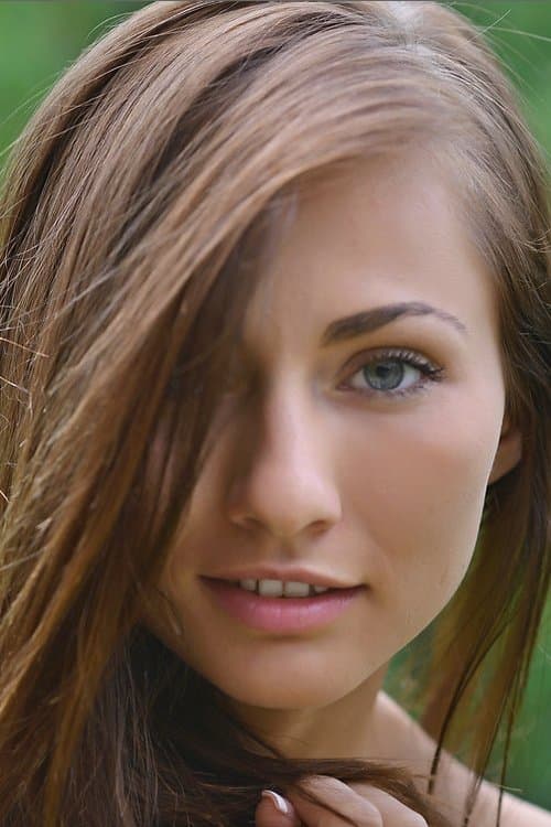 Michaela Isizzu profile photo