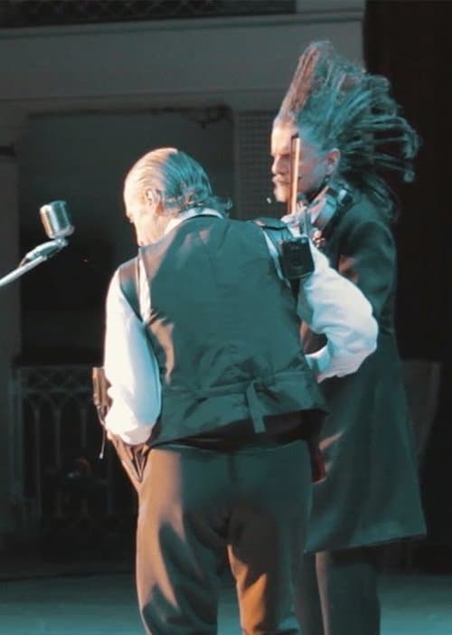 Por Entre As Frestas poster