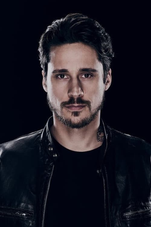 Peter Gadiot profile photo