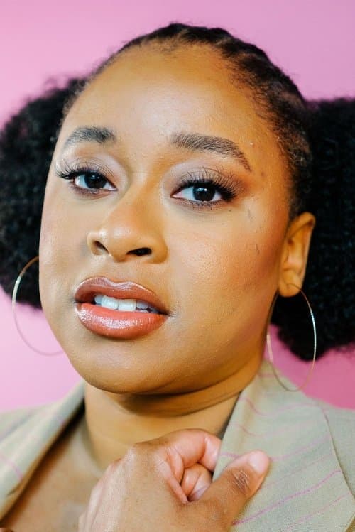 Phoebe Robinson profile photo