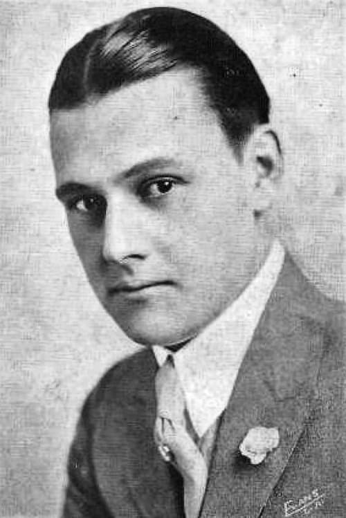 Ashton Dearholt profile photo