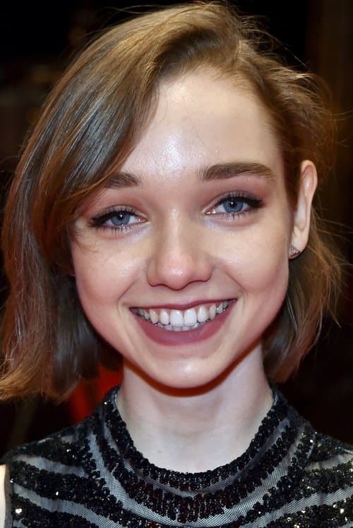 Julia Sarah Stone profile photo