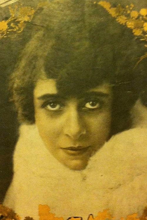 Lottie Lyell profile photo