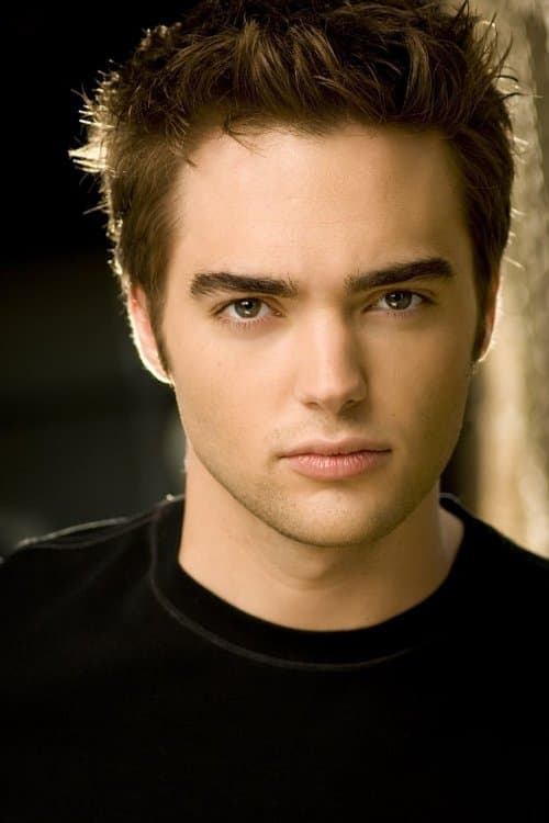 Drew Tyler Bell profile photo