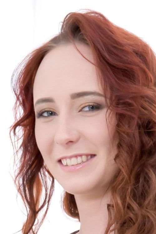 Molly Quinn profile photo