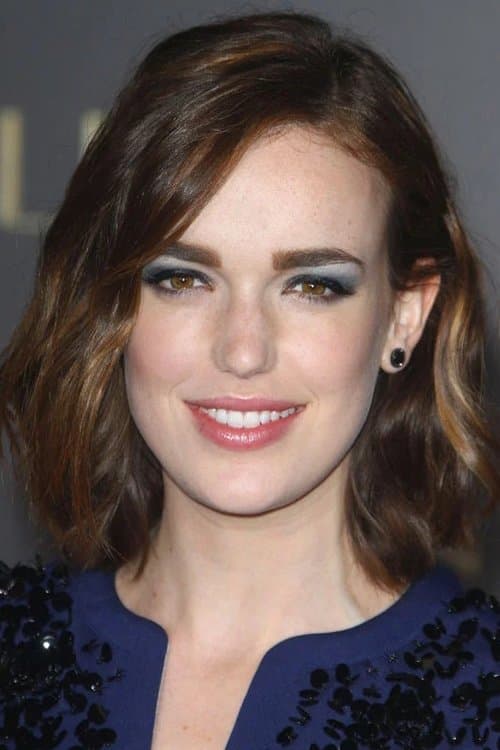 Elizabeth Henstridge profile photo