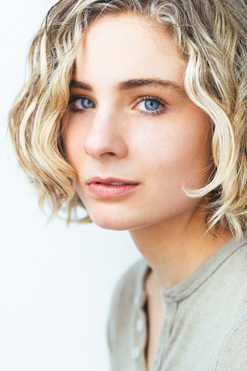 Lizzy DeClement profile photo