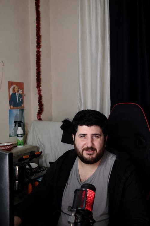 YakupTV,Derbeder Berk ile drama olay büyüdü- AĞIR KÜFÜRLEŞTİLER poster