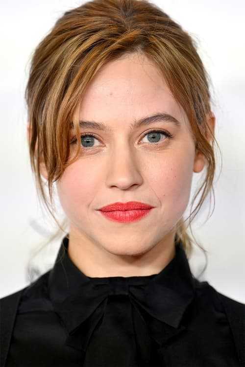 Lou de Laâge profile photo