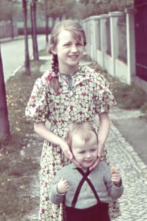 Vera is a Nazi; her brother helps refugees. poster