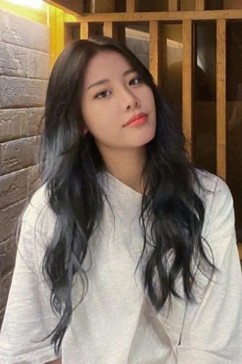 Vicky Low profile photo