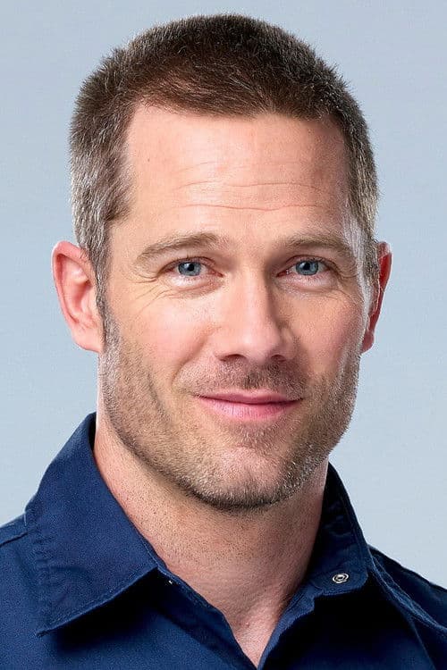Luke Macfarlane profile photo