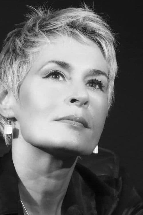 Elvira Dones profile photo