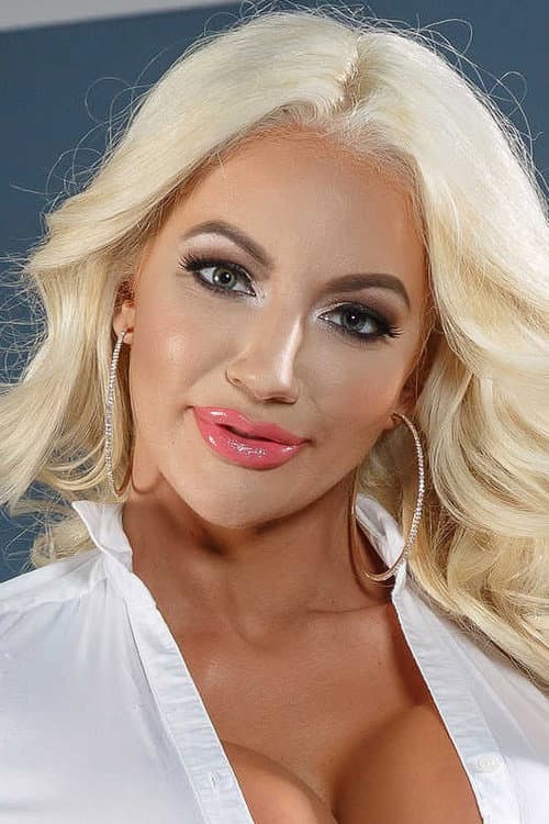 Nicolette Shea profile photo