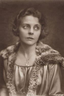 Stella Harf profile photo