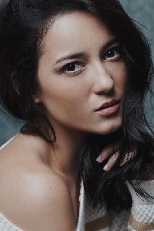 Julie Estelle profile photo