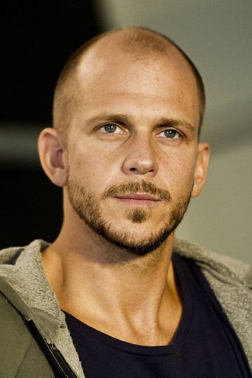 Gustaf Skarsgård profile photo