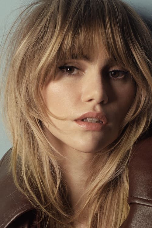 Suki Waterhouse profile photo