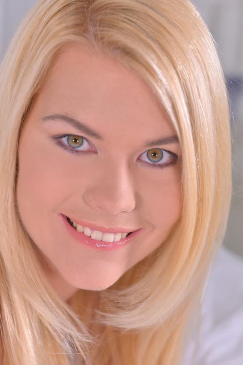 Izzy Delphine profile photo