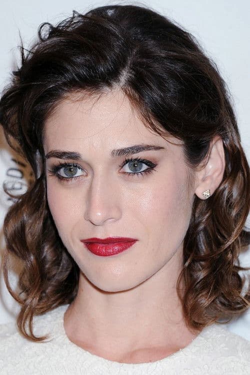 Lizzy Caplan profile photo