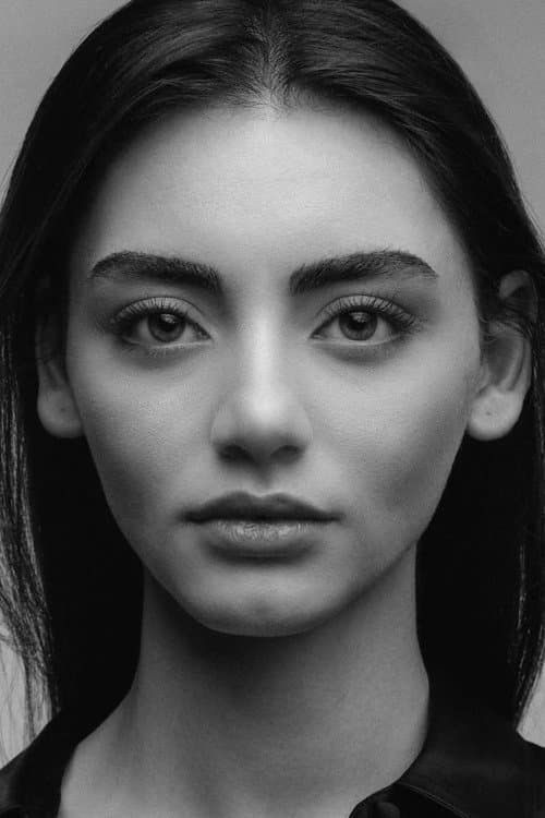 Özge Törer profile photo