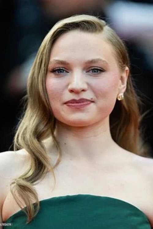 Mia Threapleton profile photo