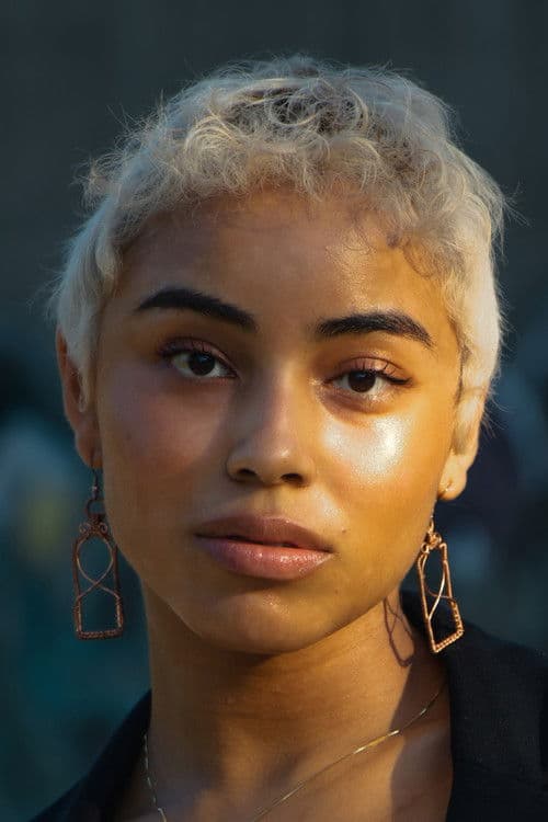 Courtenay Field profile photo