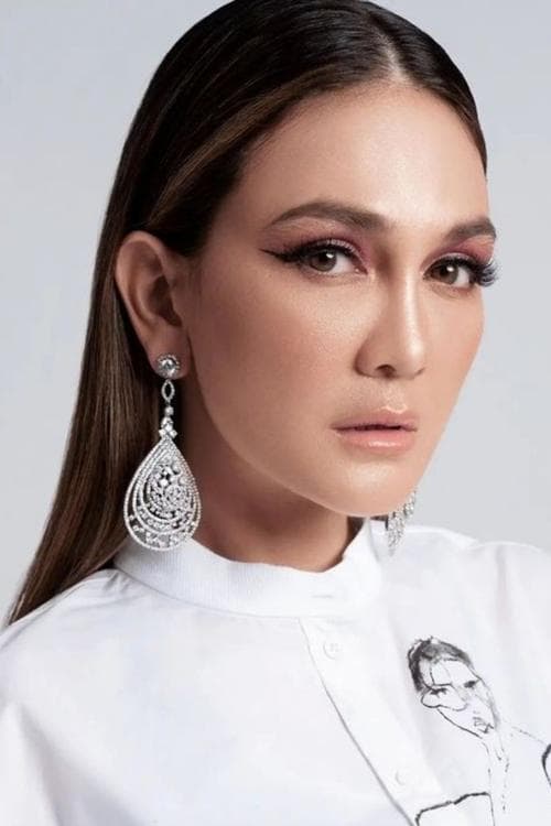 Luna Maya profile photo