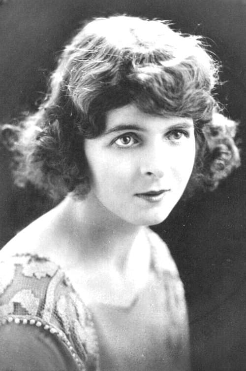 Flora le Breton profile photo