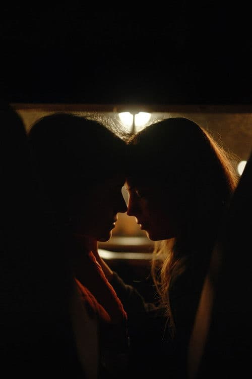 Mélyen megvetett ágy poster