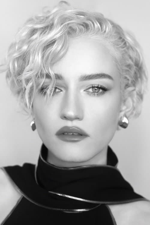 Julia Garner profile photo