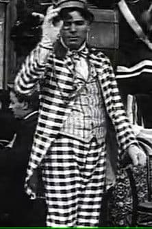 Totò entusiasta della nuova moda poster