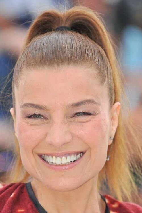 Elli Medeiros profile photo