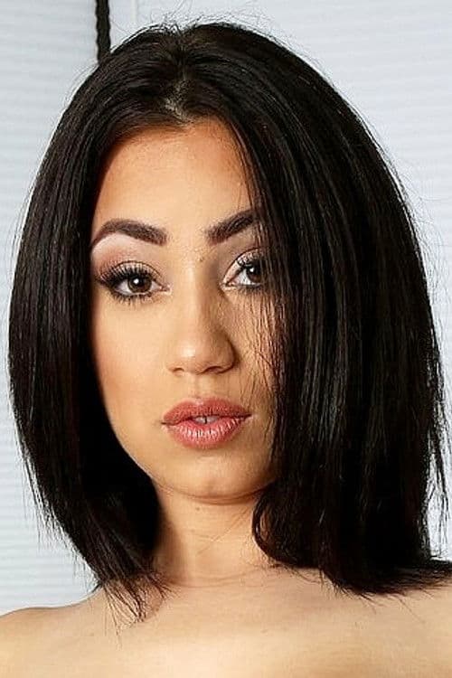 Demi Lowe profile photo