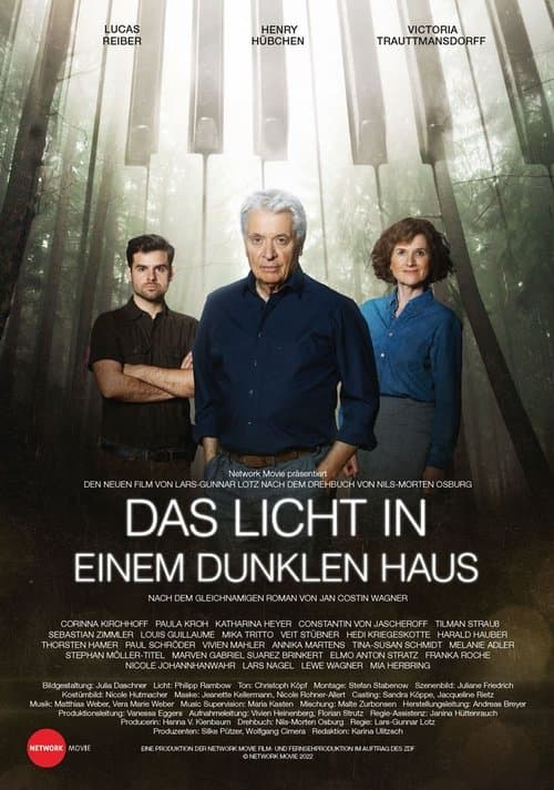 Das Licht in einem dunklen Haus poster
