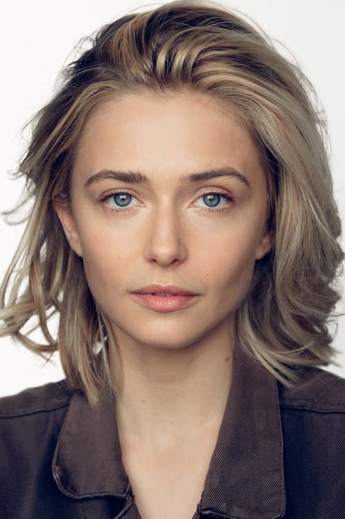 Sophie Simnett profile photo