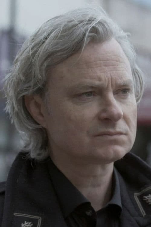 Simon Toyne profile photo